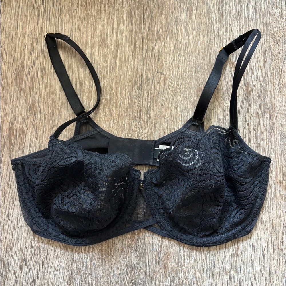 SOLD - Chantelle black lace bra